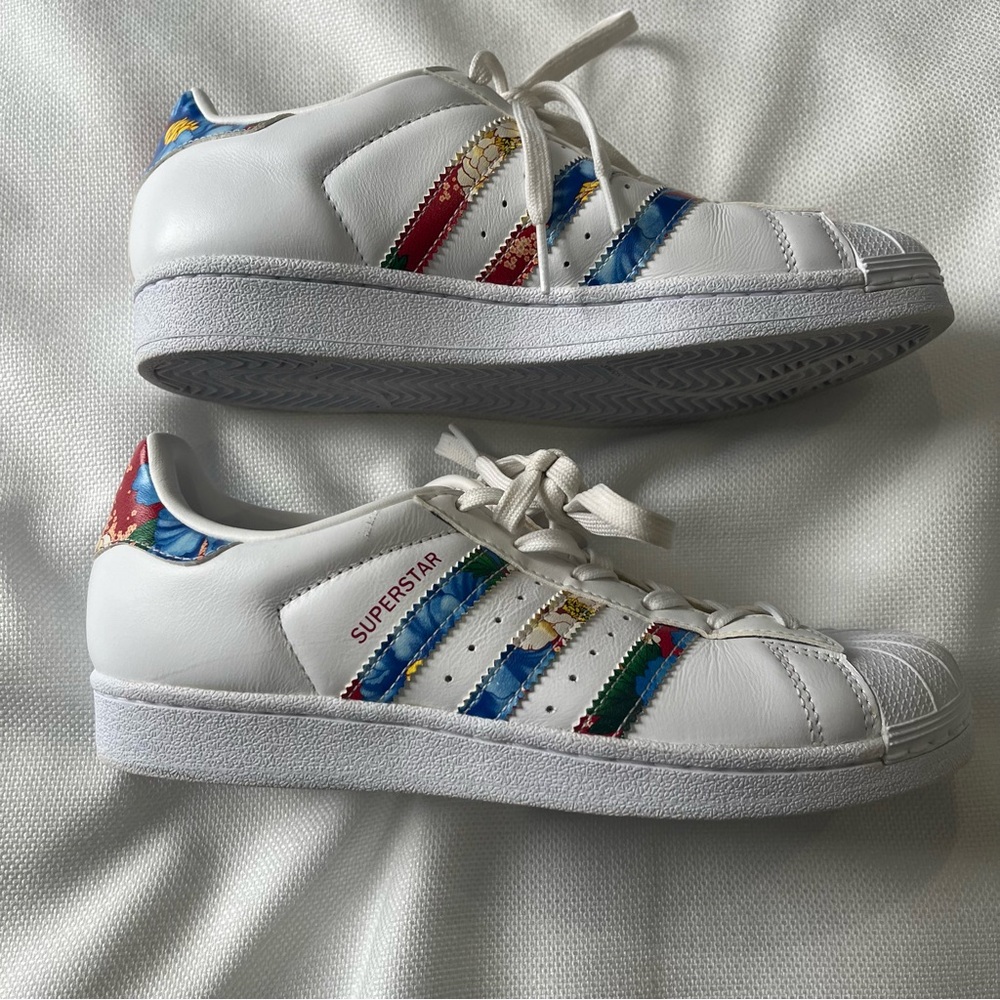 Adidas Superstar Multicolor Stripe Sneaker, White with Flower Stripes Size 6.5